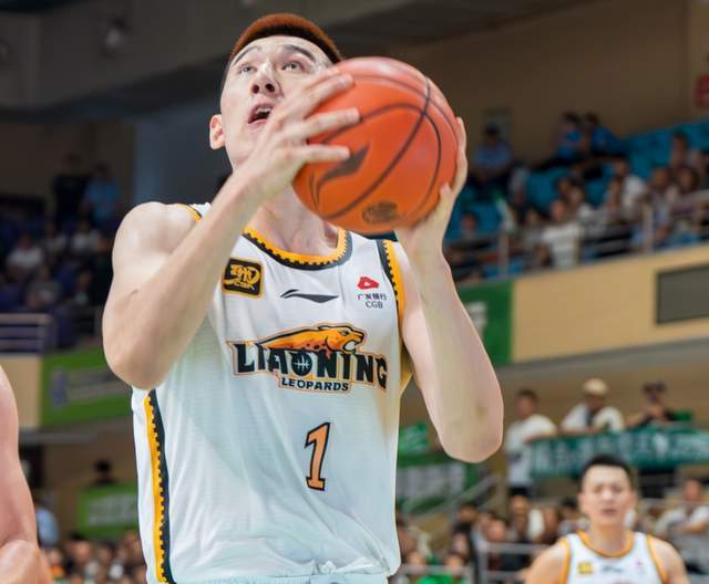 辽篮大胜墨尔本老虎！3连胜勇夺四国赛冠军，付豪生日夜24分建功